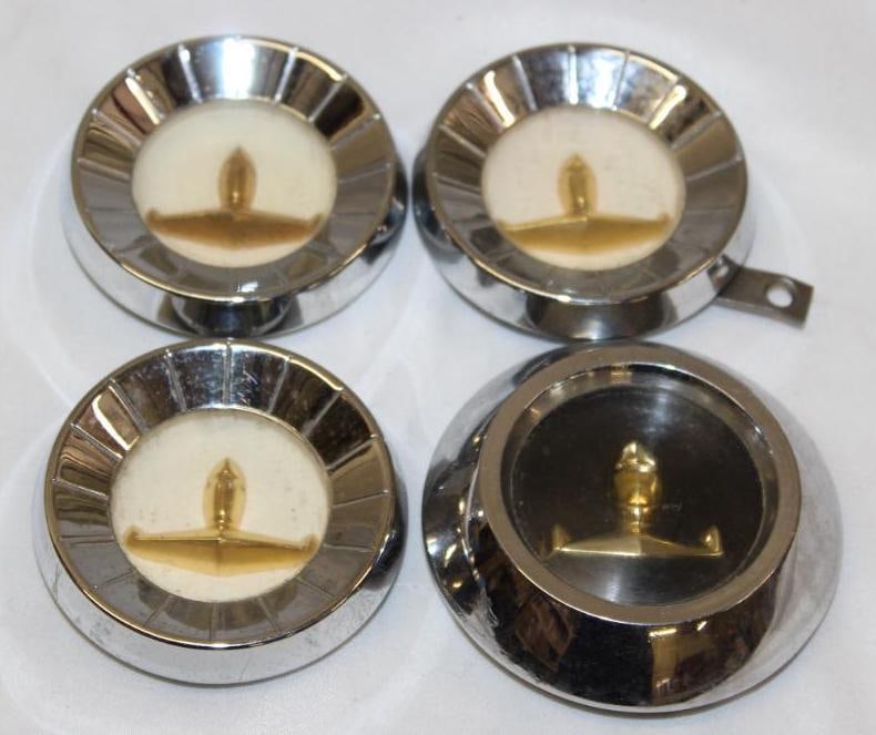 Group of 4 Lincoln Horn Button Emblems: largest 3" diameter