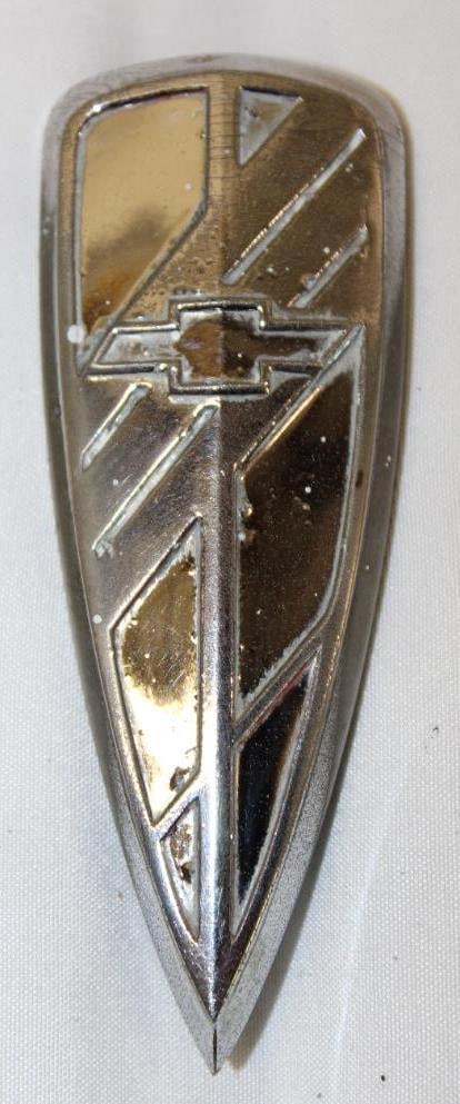 1940 Chevrolet Radiator Emblem Badge (1 of 2)