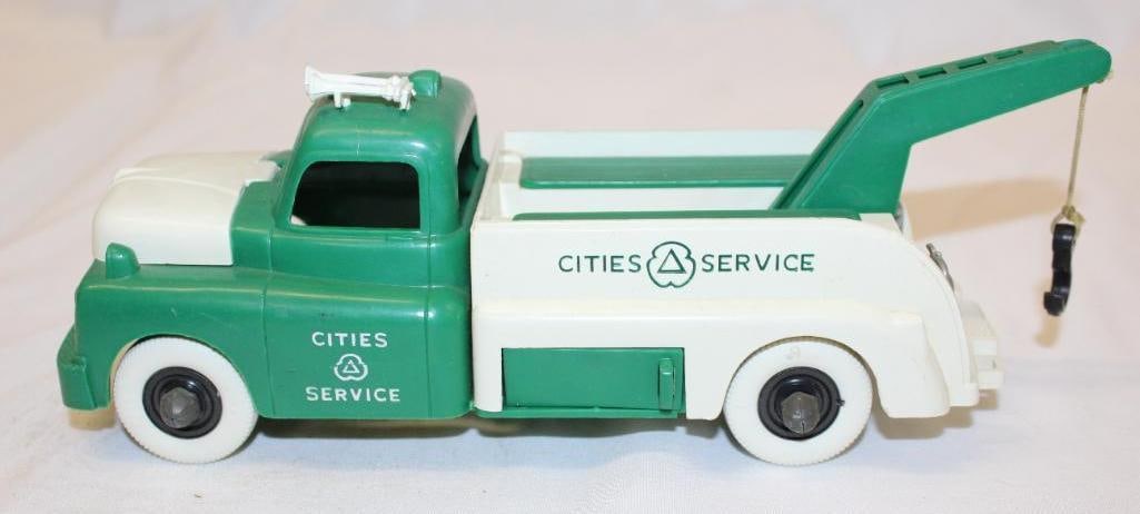 Marx Cities Service Hard Plastic Tow Truck Toy (1 of 9)