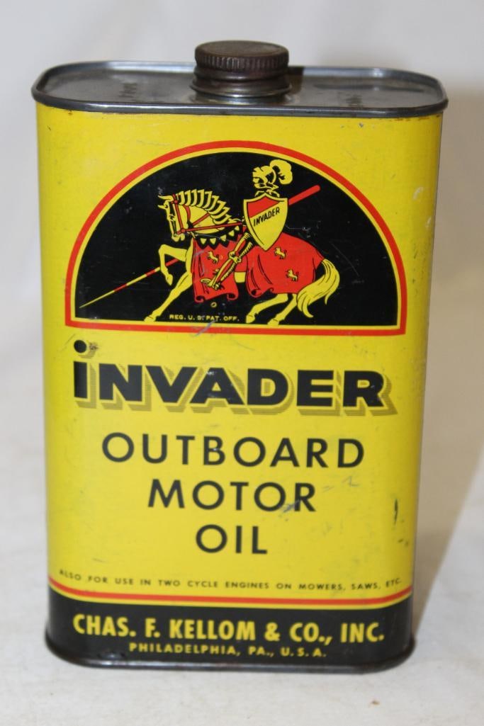 Invader Outboard Flat Metal Motor Oil Can: 7" x 4.5" x 2.5", has scratches and wear throughout, along with writing scratched into the can on the front, empty with lid