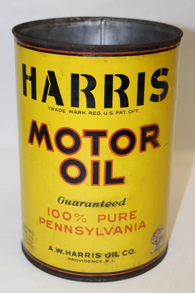 Harris Metal 5 Quart Motor Oil Can: missing top lid, in good condition with only minor wear, 9.5" x 6.5"