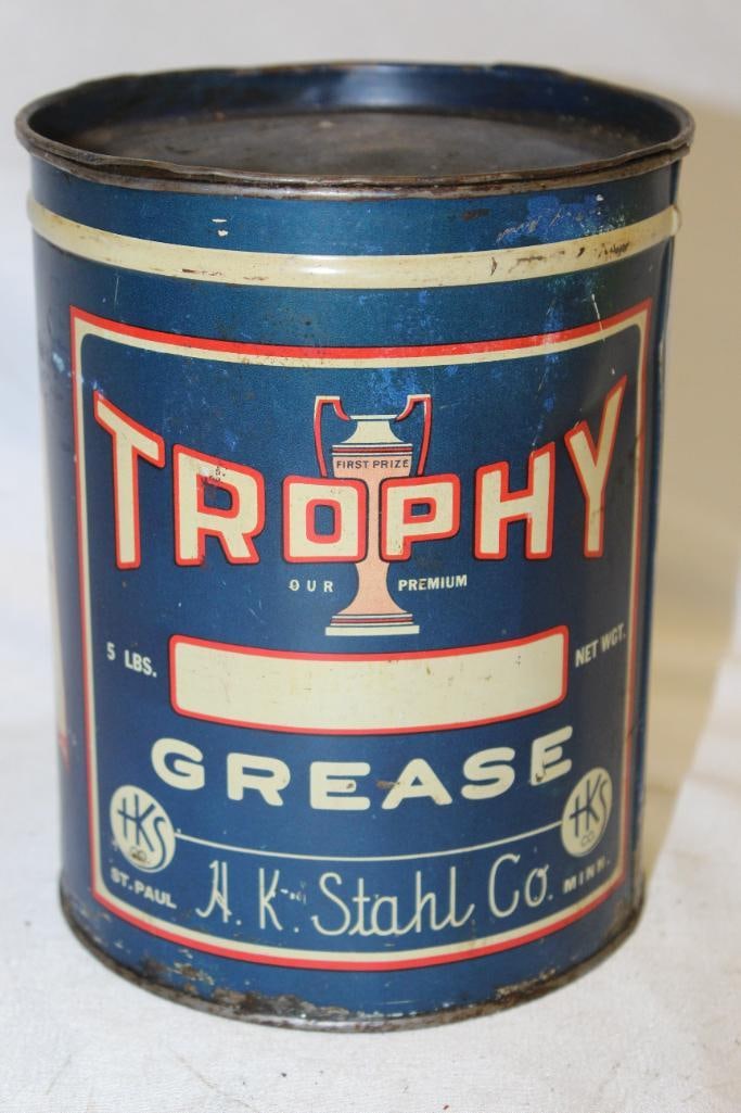 Trophy 5 lb Grease Can: There is scratches and wear throughout