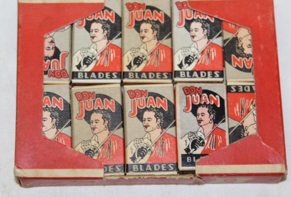 Don Juan Razor Blade Countertop Advertising Display (1 of 5)