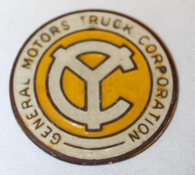 1925-1926 Yellow Cab Truck Radiator Emblem Badge: 2" diameter