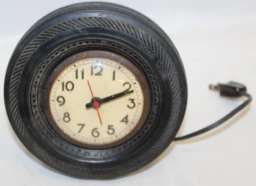 General Advertising Tire Ashtray Clock (1 of 2)