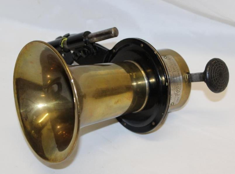 Brass Hand Operated Automobile Accessory Horn The Long Co (1 of 7)