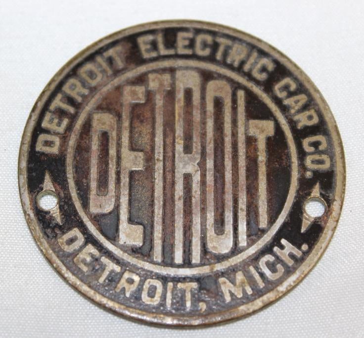 1919 Detroit Electric Car Company Hubcap Emblem Badge (1 of 2)