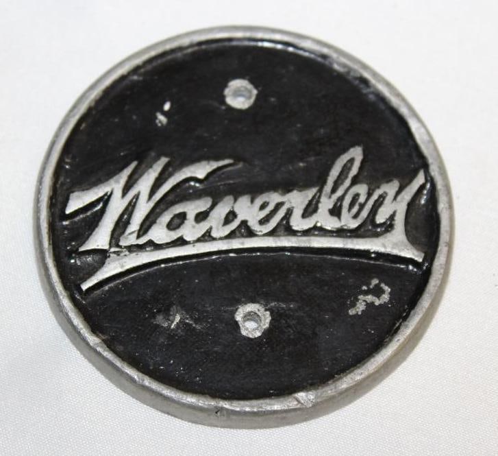 1910 Waverley Hubcap Emblem Badge (1 of 2)