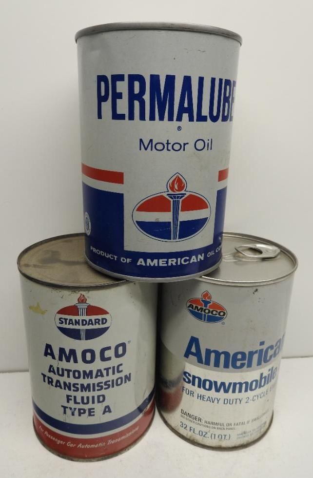 Standard and Amoco Quart Oil Cans (1 of 3)