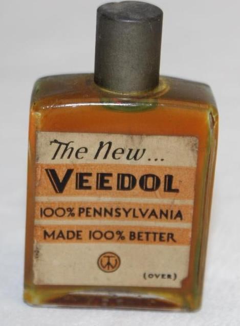 Veedol 100% Pennsylvania Sample Oil Bottle: 2.75" x 1.75", with paper label
