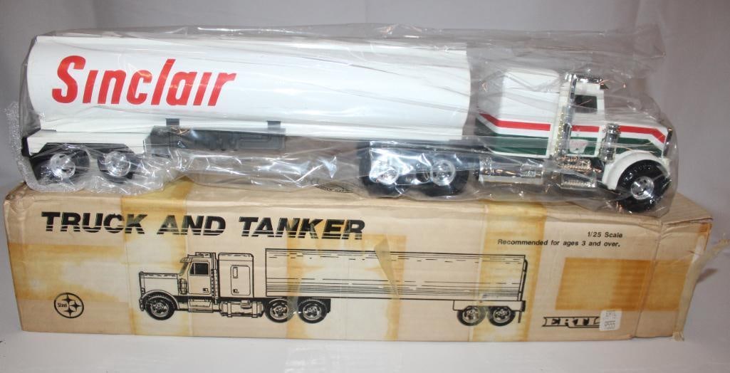 Sinclair Ertl Die Cast Tanker Truck (1 of 4)