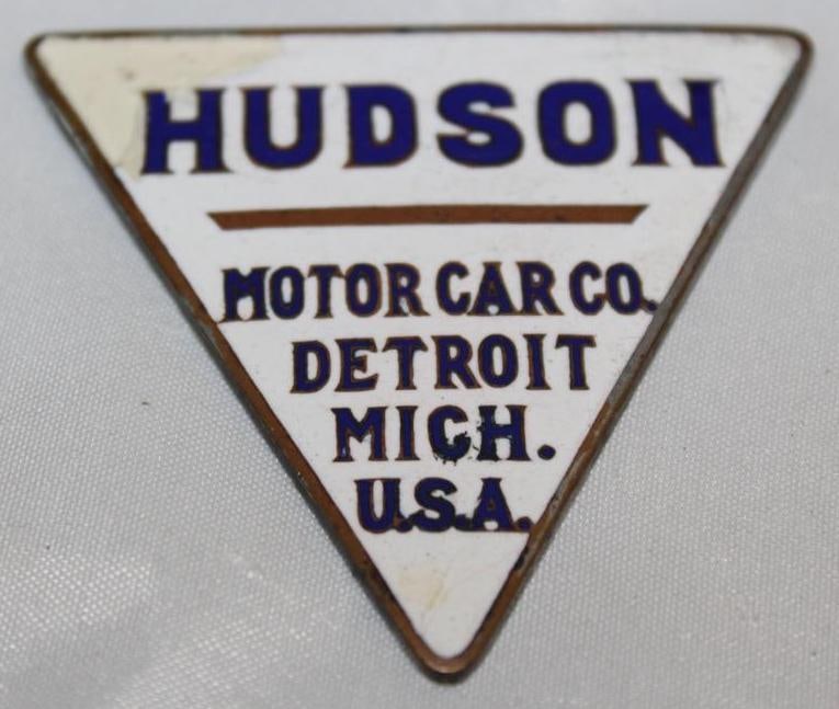 1914-1915 Hudson Motor Car Co Radiator Emblem Badge (1 of 2)