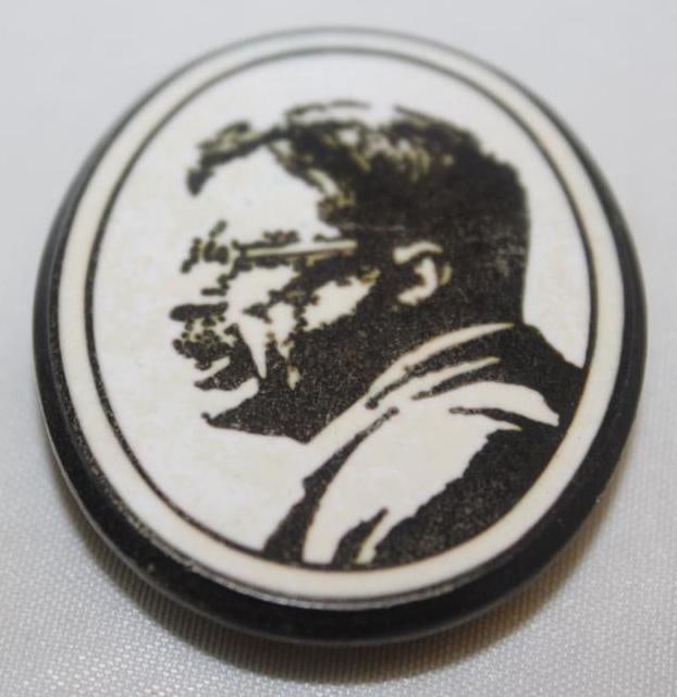 1929 Marmon Roosevelt Radiator Emblem Badge (1 of 2)