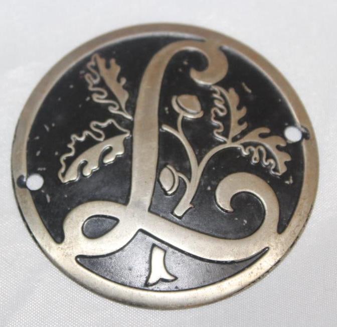 Early Locomobile Motor Car Co Hubcap Emblem Badge (1 of 2)