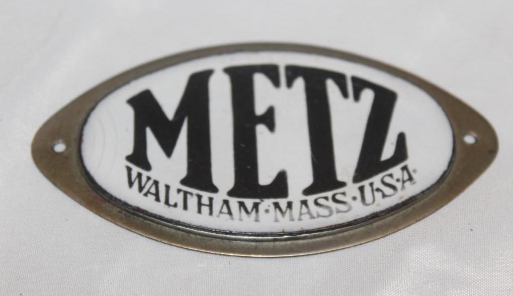 1913-1917 Metz Motor Car Co Radiator Emblem Badge Porcelain Enamel: 4.25" x 2.5"