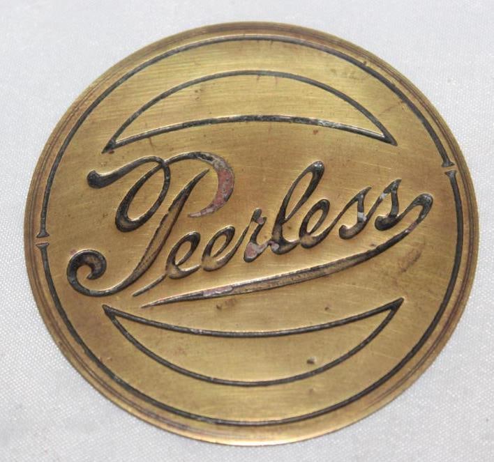 1913-1916 Brass Peerless Hubcap Emblem Badge (1 of 2)
