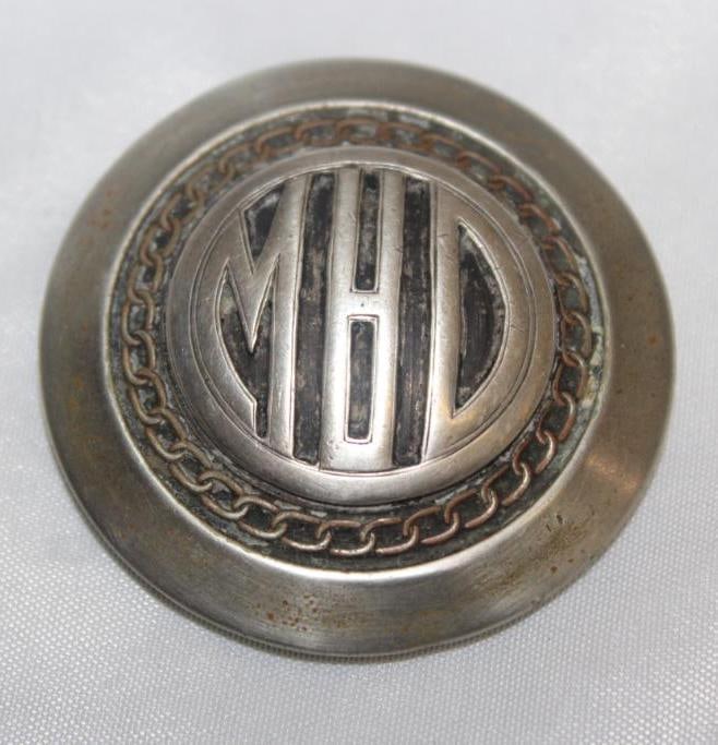 1920's Kissel Hayes Wire Wheel Hubcap Emblem Badge (1 of 2)
