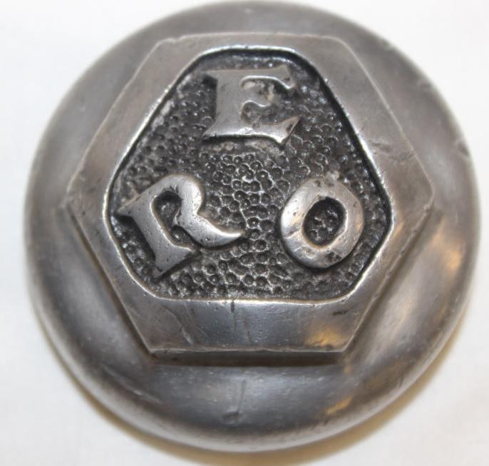 1910 Reo Motor Car Co Automobile Threaded Hubcap (1 of 2)