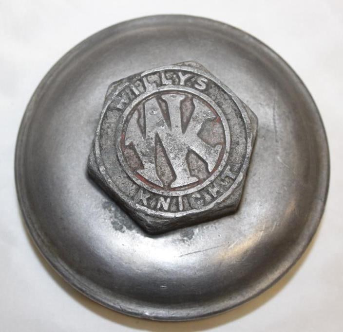 1910's-1920's Willys Knight Automobile Threaded Hubcap (1 of 2)