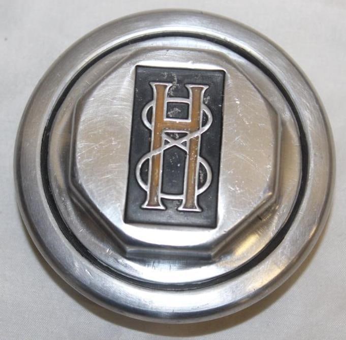 1928-1929 Hupmobile 8 Automobile Threaded Hubcap (1 of 2)