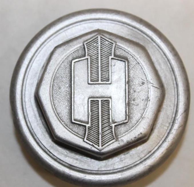1928-1932 Hupmobile Automobile Threaded Hubcap (1 of 2)