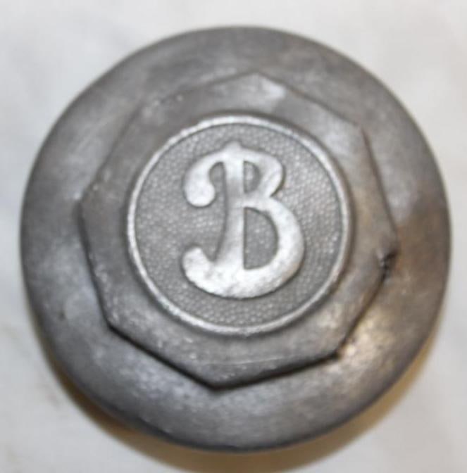 1930's Buick Automobile Threaded Hubcap (1 of 2)