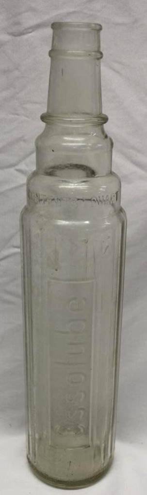 Essolube 1 Quart Embossed Oil Bottle (1 of 3)