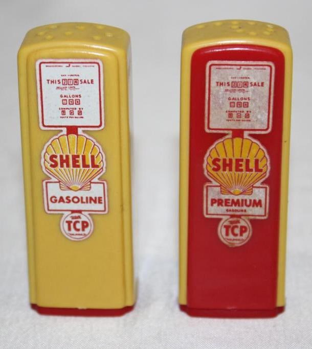 Pair of Shell Gasoline Advertising Salt and Pepper Shakers (1 of 4)
