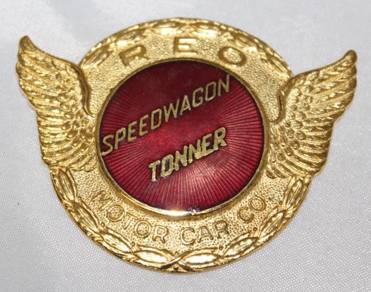 1927-1929 REO Speed-Wagon Tonner Truck Radiator Emblem Badge (1 of 2)