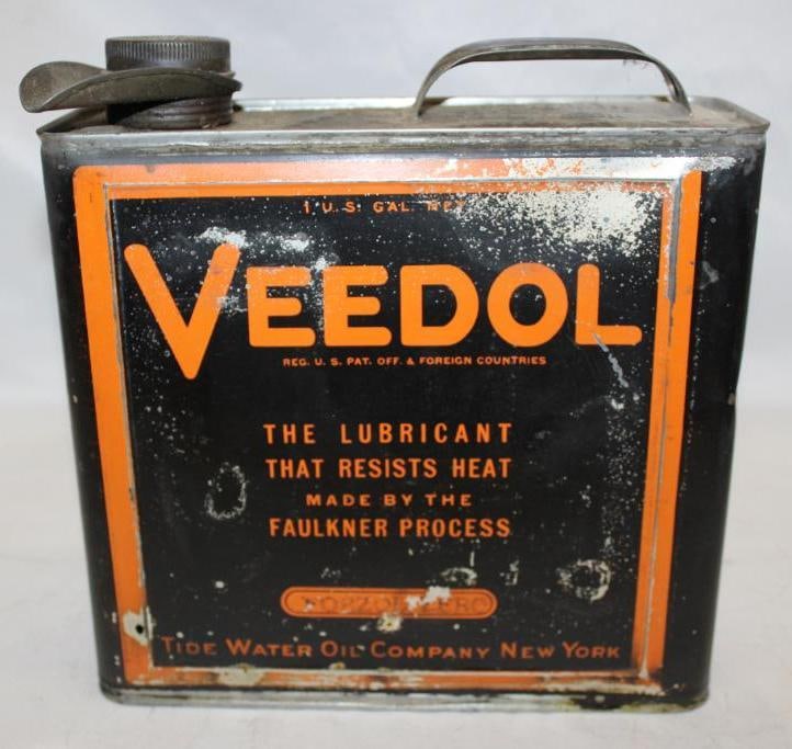 Veedol Tidewater 1 Gallon Motor Oil Can: in good condition with only light wear, reverse has some heavier discoloration