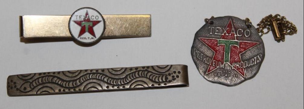 Group of 3 Texaco Advertising Items: 2 tie clips, 1 keychain