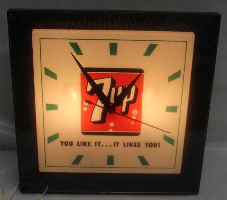 Seven-Up Soda Advertising Light-Up Clock (1 of 5)