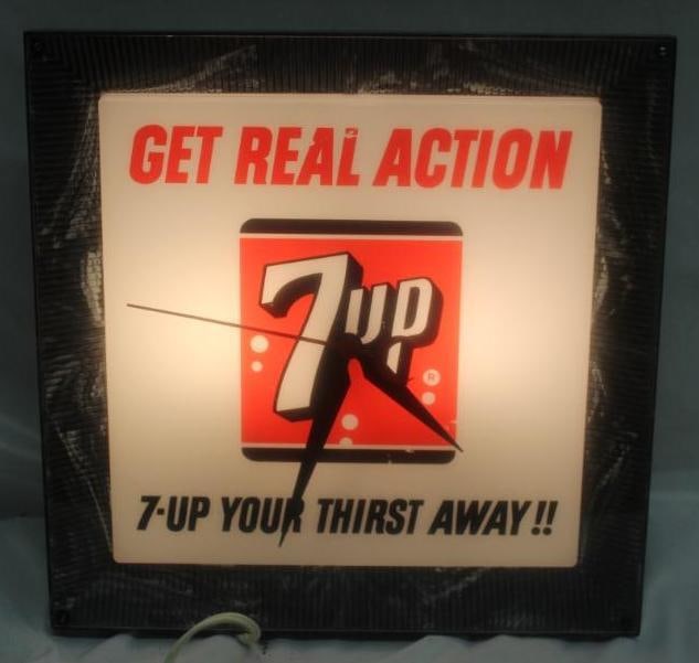 Seven-Up Soda Advertising Light-Up Clock (1 of 5)