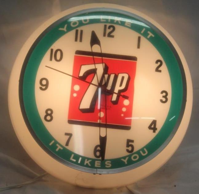 7-Up Soda Advertising Light-Up Clock (1 of 4)