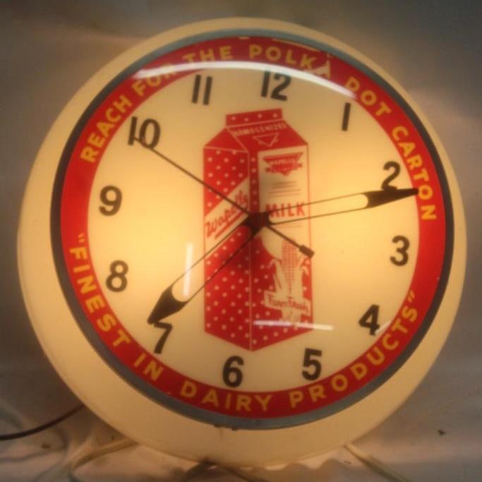 Wapello Dairy Milk Advertising Light-Up Clock (1 of 5)