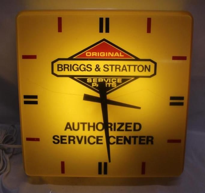 Briggs & Stratton Engines Service Advertising Light-Up Clock (1 of 5)