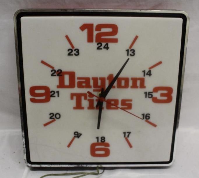 Dayton Tires Advertising Light-Up Clock (1 of 4)