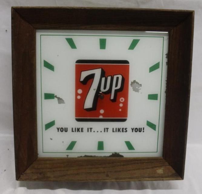 7-Up Soda Advertising Light-Up Clock (1 of 4)