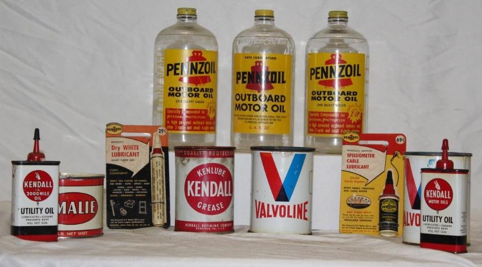 Group of 11 Oil and Grease Cans and Bottles Pennzoil, Valvoline, Kendall (1 of 2)