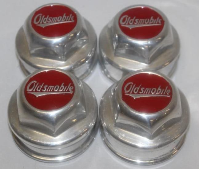 Set of 4 1930 Oldsmobile Threaded Hubcaps (1 of 2)