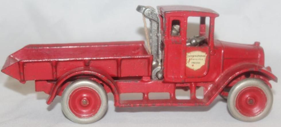 Early Arcade International Harvester Trucks Cast Iron Toy Truck (1 of 7)