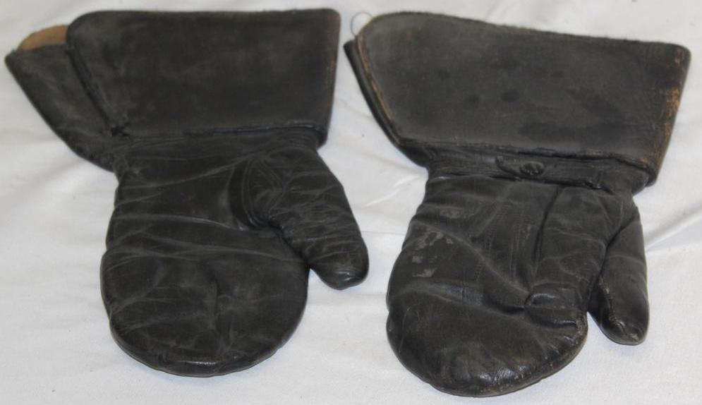 Pair of Early Motorist Leather Driving Gloves B. Tan Mfg (1 of 2)