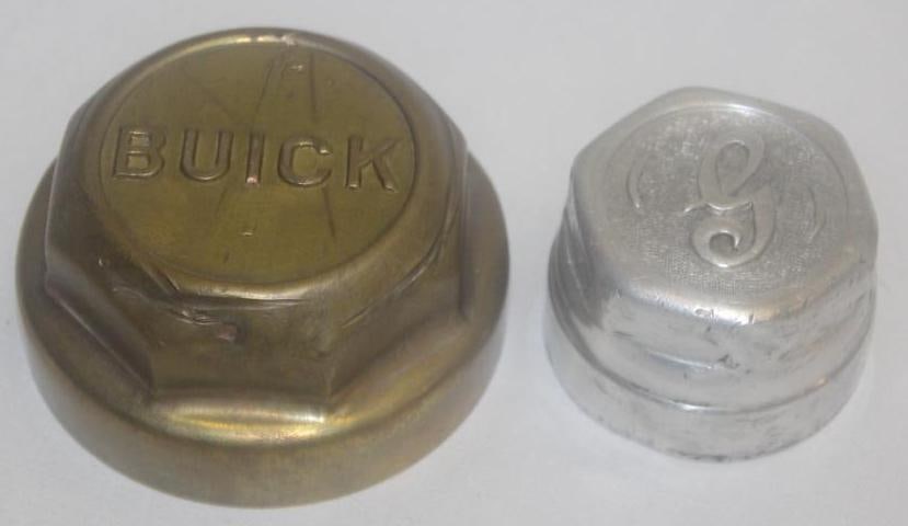 Group of 2 Buick G Automobile Threaded Hubcaps (1 of 2)