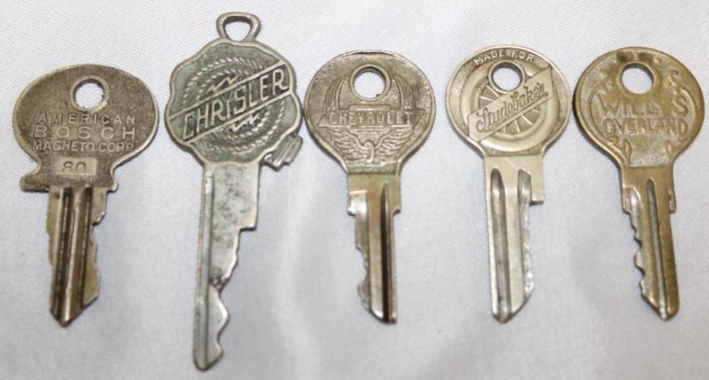Group of 5 Auto Keys Studebaker, Chevrolet, Chrysler, Willys Overland, Bosch (1 of 2)