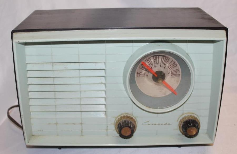 Coronada Bakelite Countertop Radio: 14" x 8" x 9"