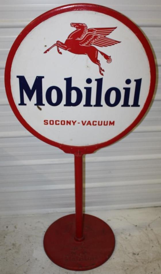 Mobiloil Pegasus Porcelain Curb Sign (1 of 9)
