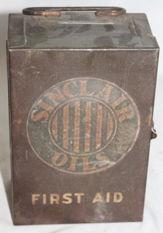 Early Sinclair Oils First Aid Display Box (1 of 4)