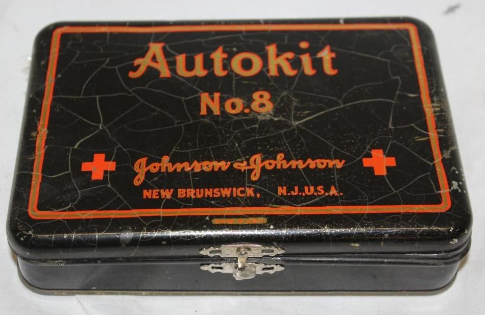 Johnson & Johnson Auto Kit #8 First Aid Kit (1 of 4)