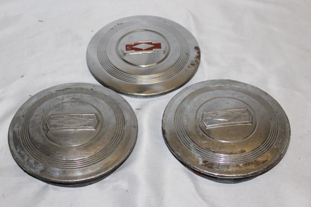 Group of 3 1928-1930 Pontiac Hubcaps: 6.5" x each