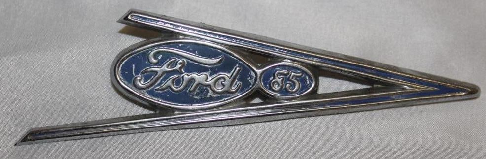 1937 Ford 85 V8 Radiator Emblem Badge (1 of 2)